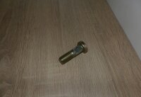 Radbolzen links hinten TB504 Linksgewinde